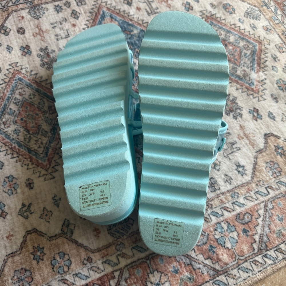 Excellent Condition Reef Platform Slide Sandal - image 5